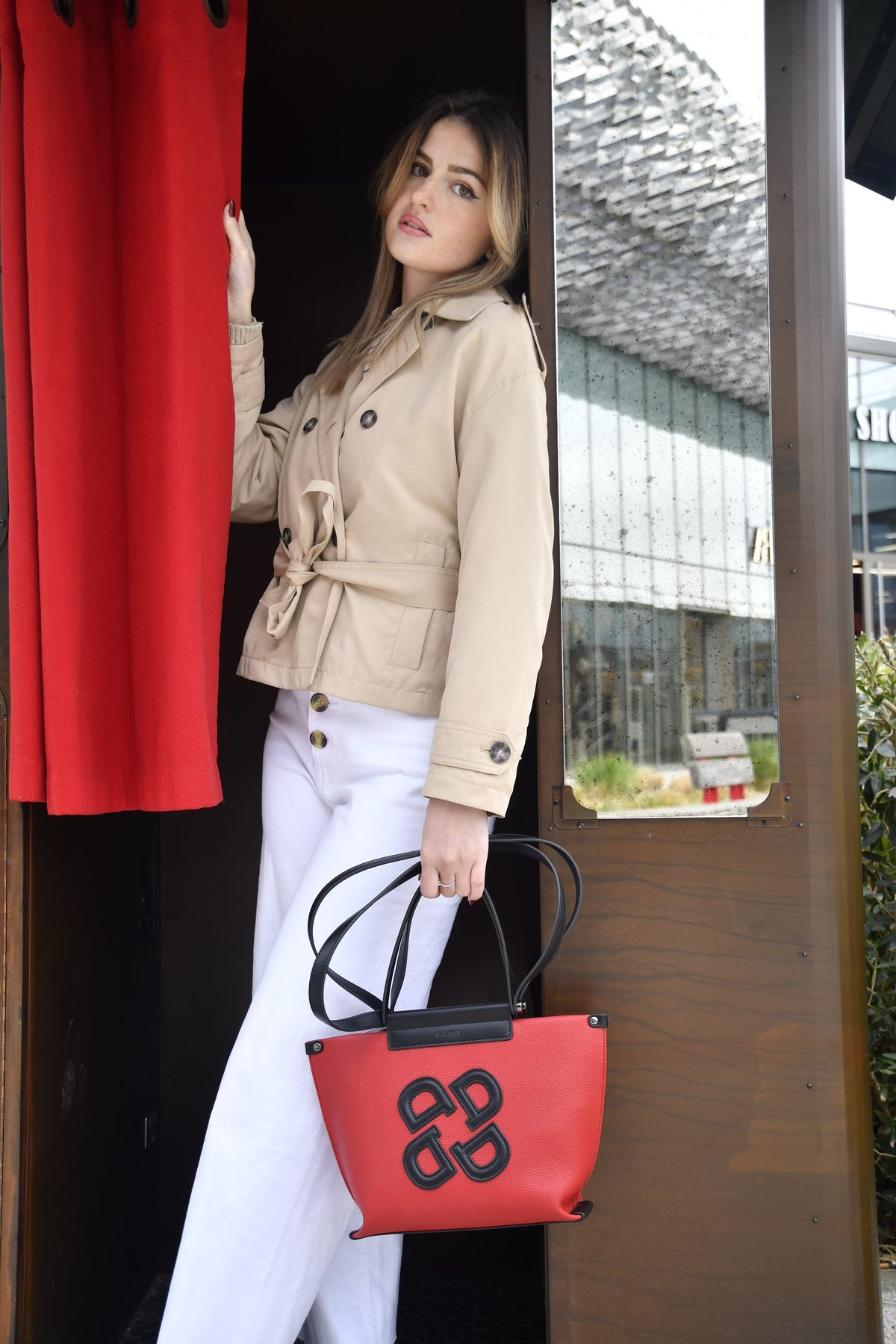 SUZY M