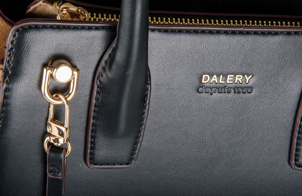 carried by hand DD15102